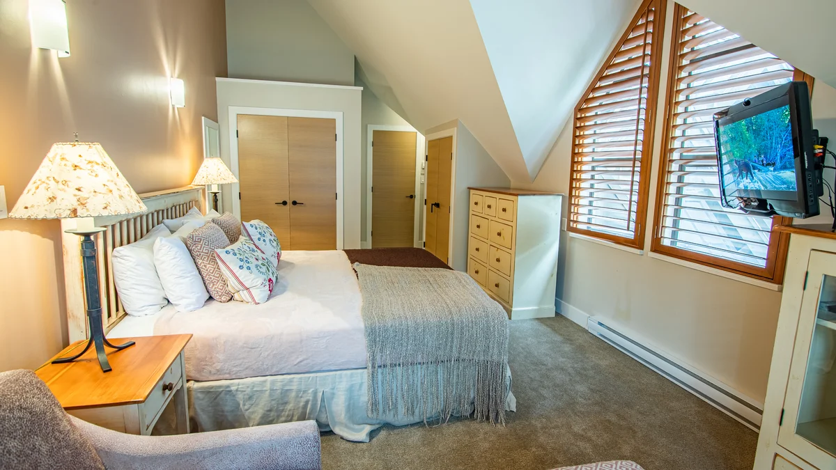Bedroom 1 - King