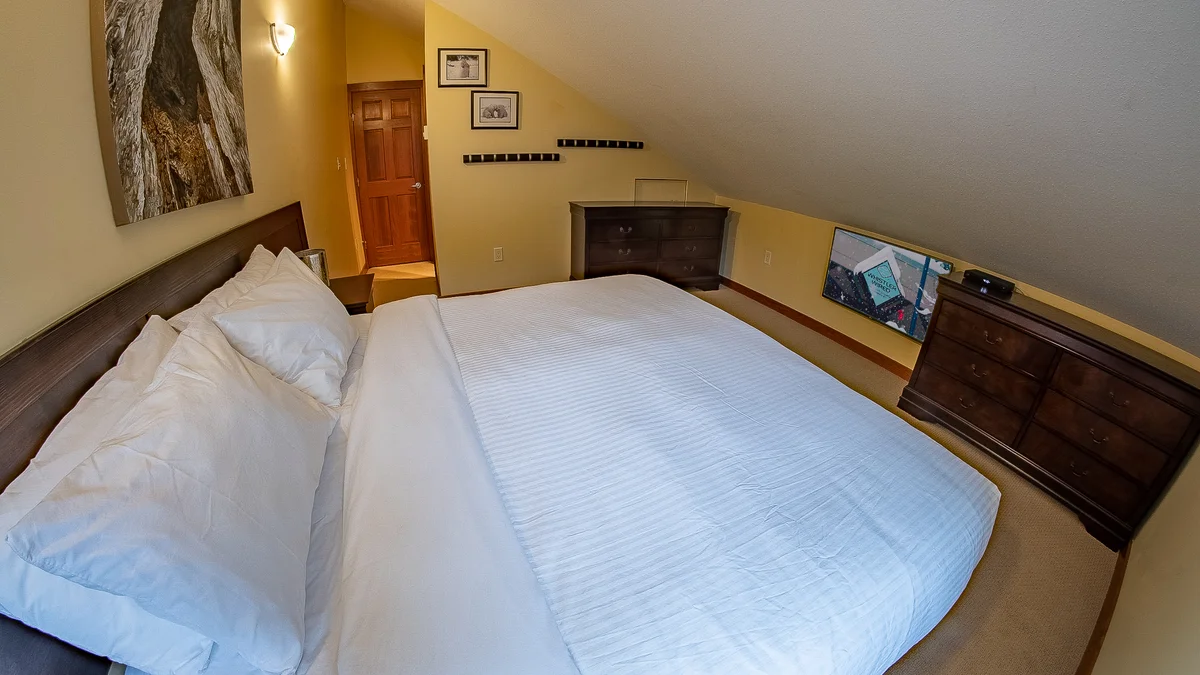 Bedroom 2 - King or 2 Twins
