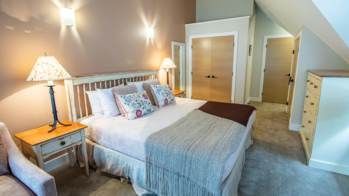Bedroom 1 - King