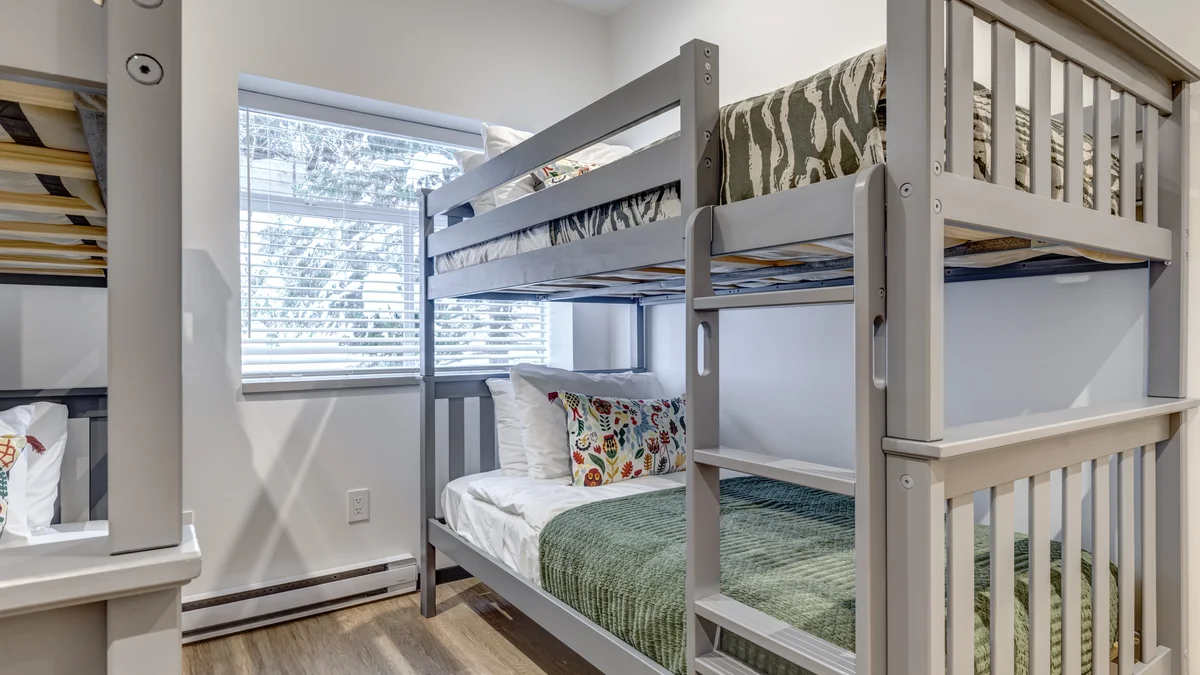 Bedroom 2: 2 x Twin Bunks