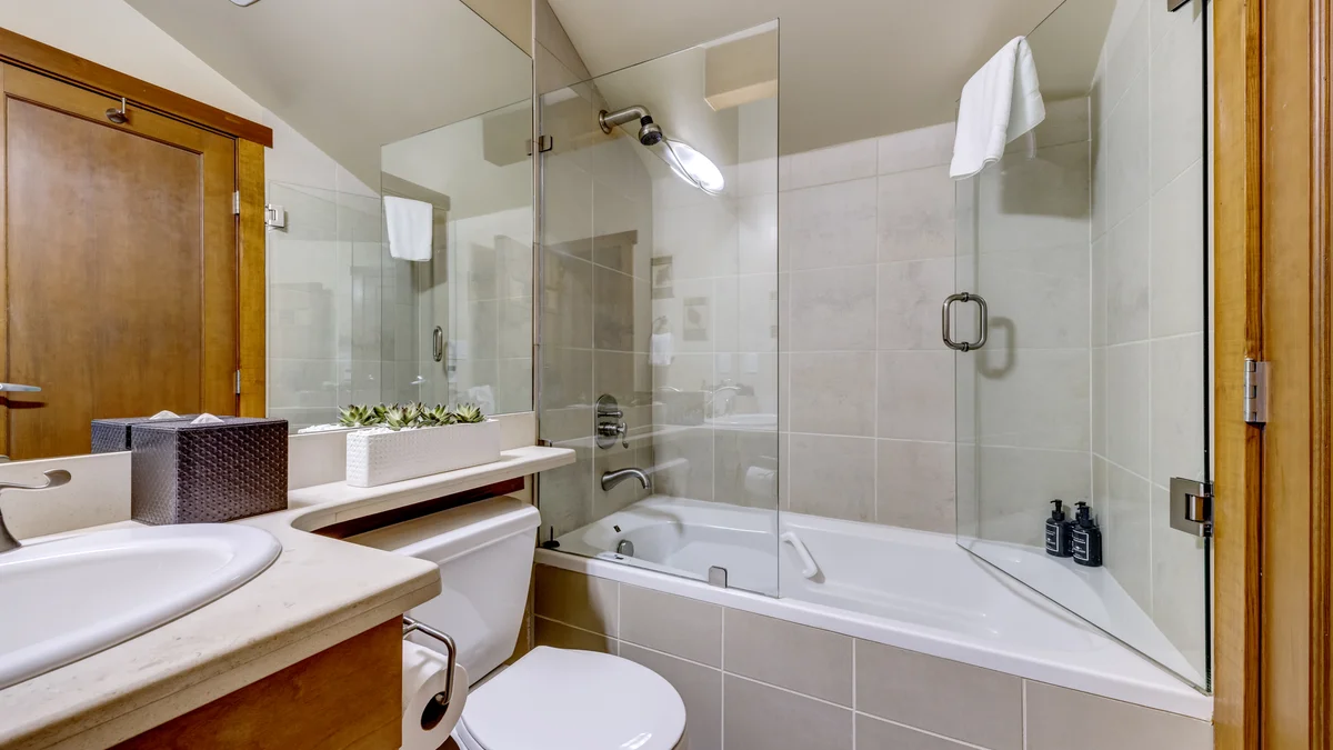 Full Bathroom