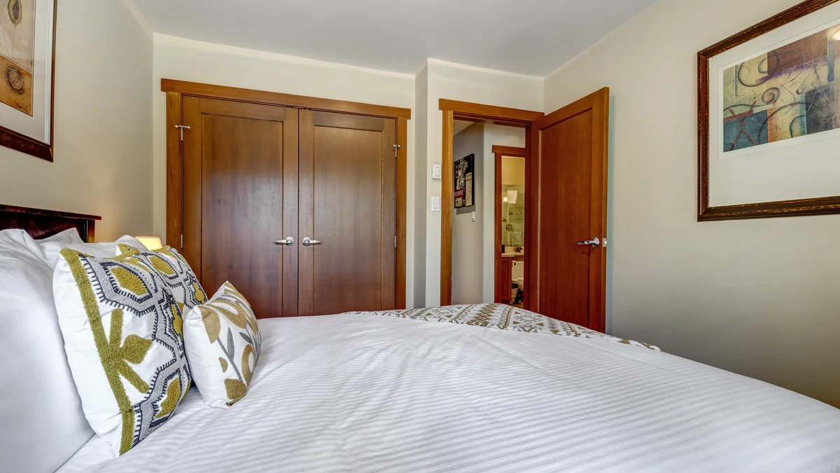 Bedroom 4 - Queen