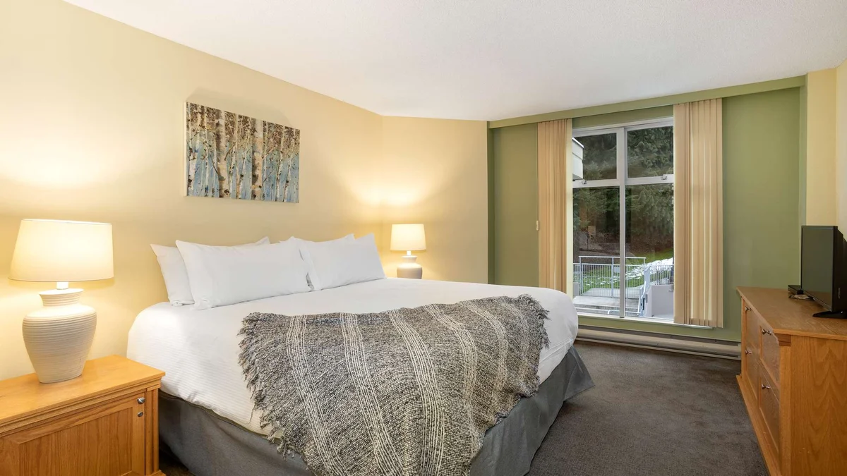 Bedroom 1 -King