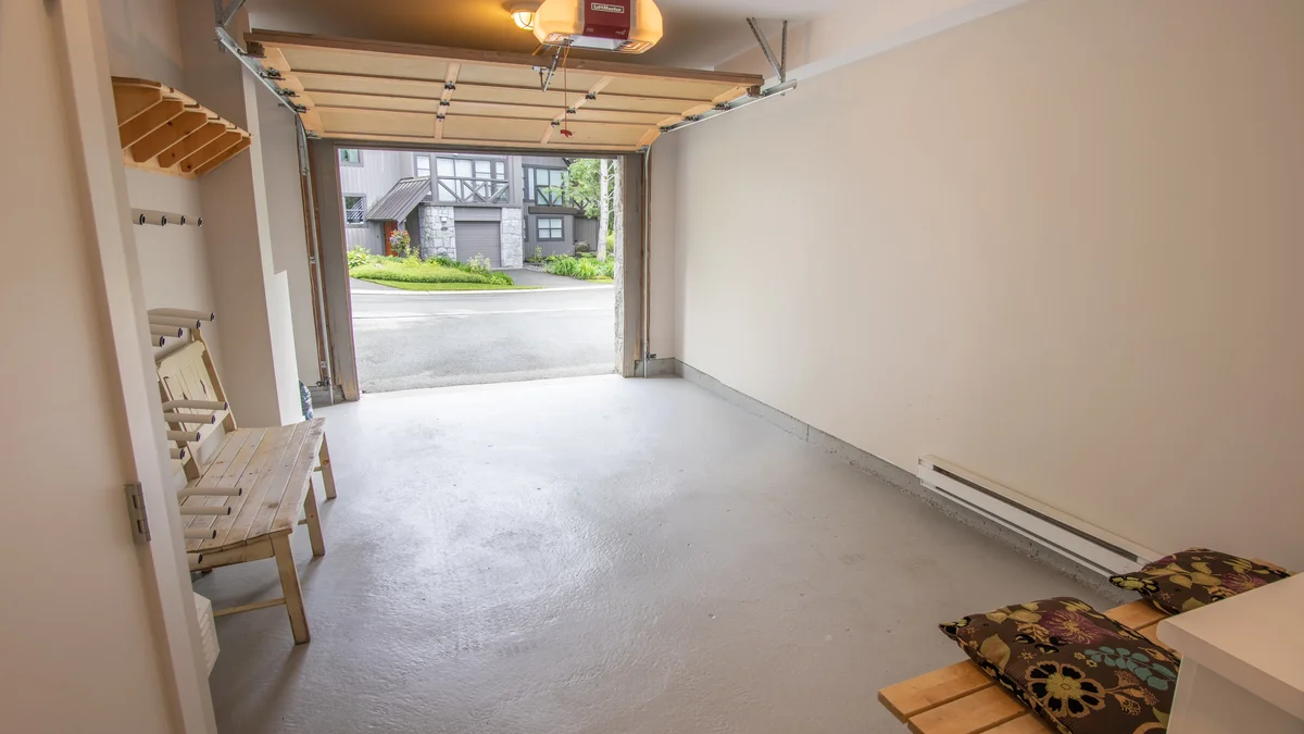 Garage with Boot Dryer