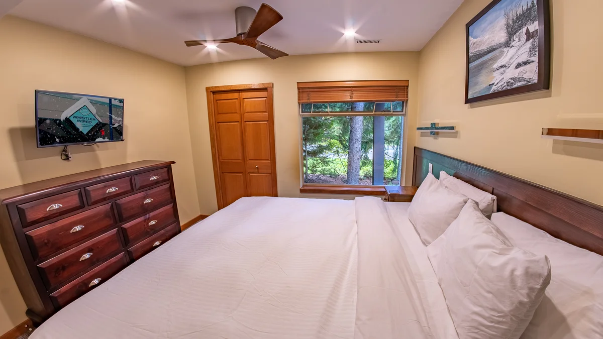 Bedroom 4 - King or Two Twins