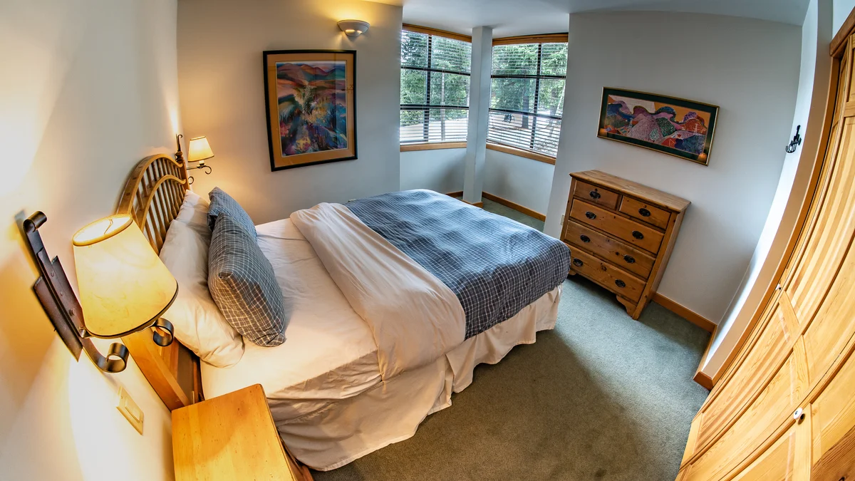 Bedroom 4 - Queen
