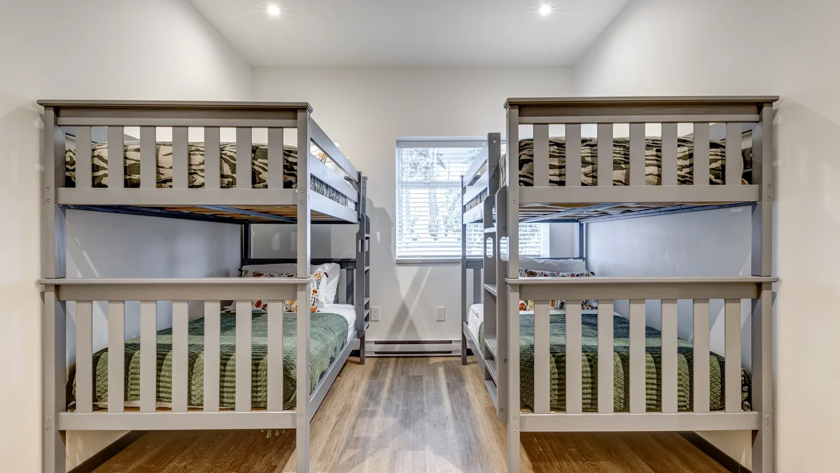 Bedroom 2: 2 x Twin Bunks