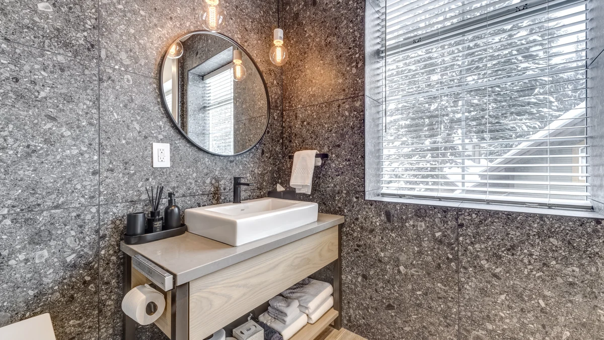 Bedroom 1: Ensuite