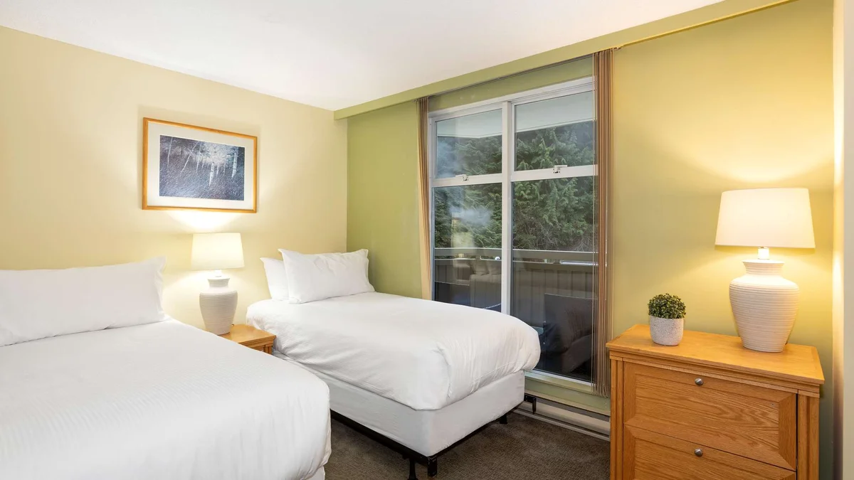 Bedroom 2 -King or 2 Twins