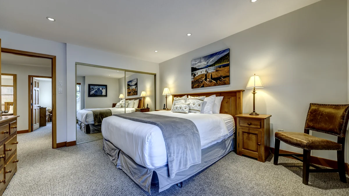Bedroom 1 - King w/ensuite