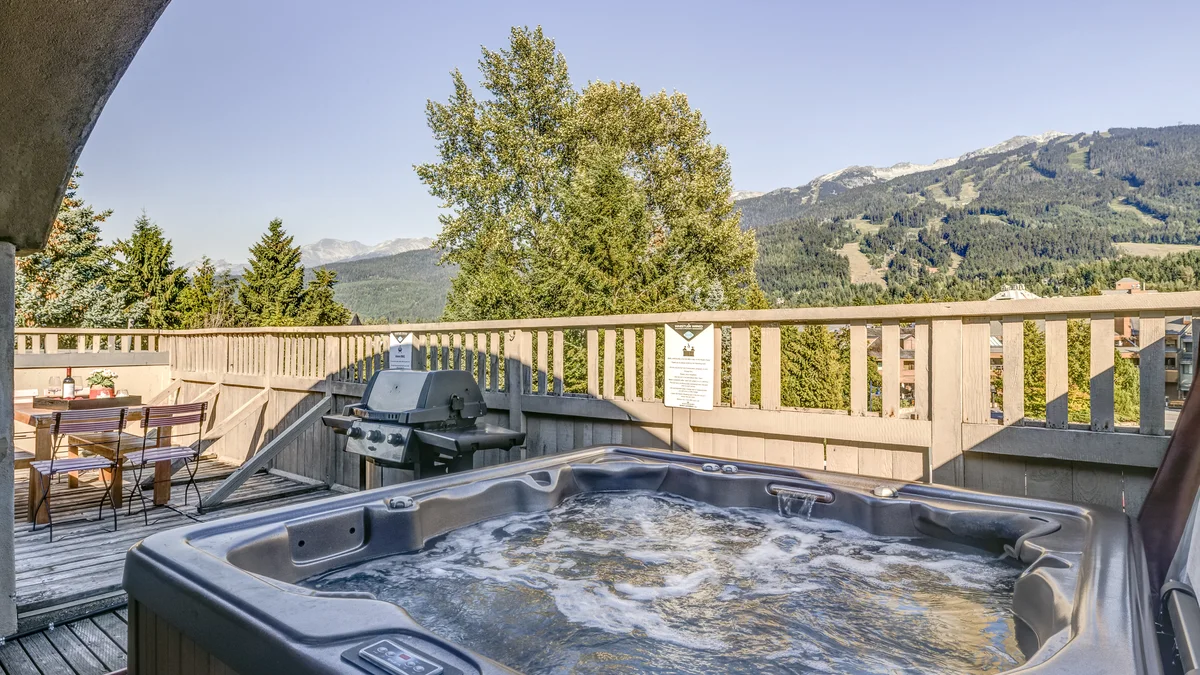 Private Hot Tub + BBQ