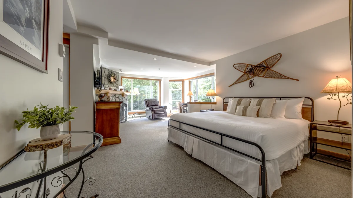 Bedroom 1 - King
