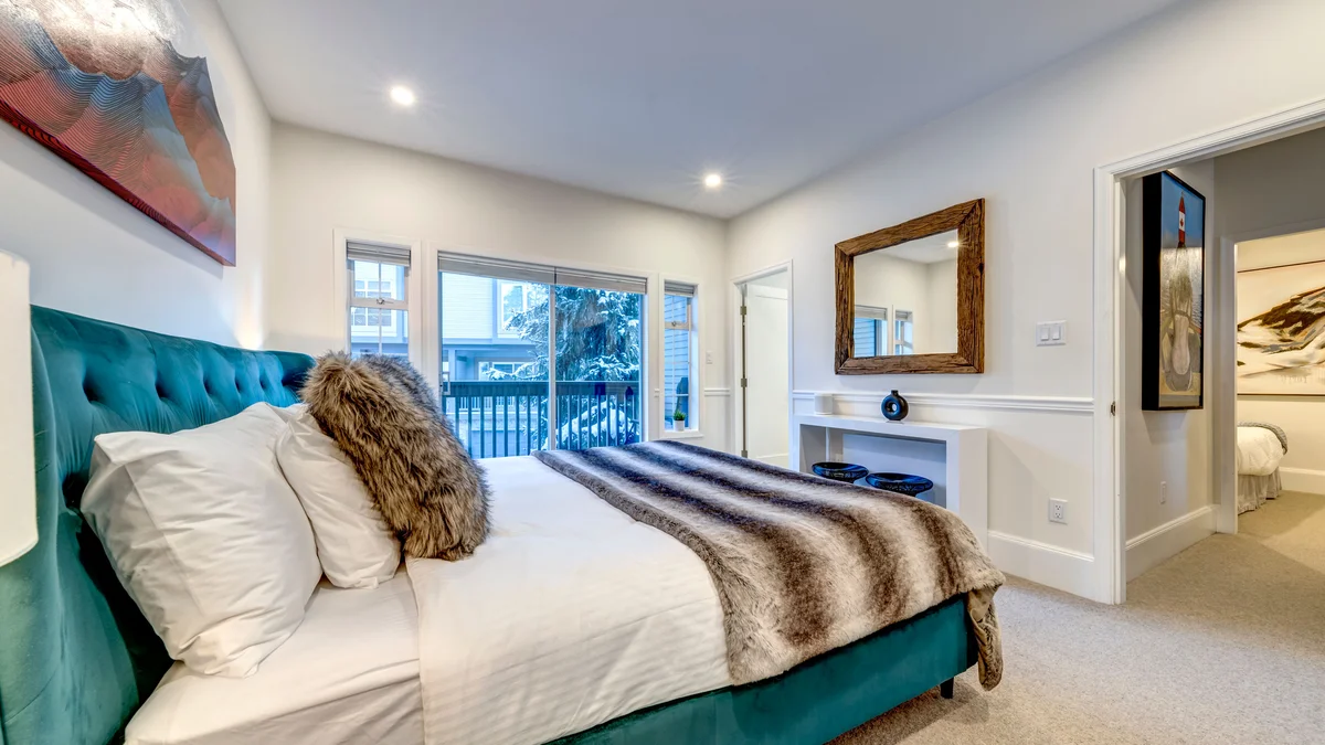 Bedroom 1 - King