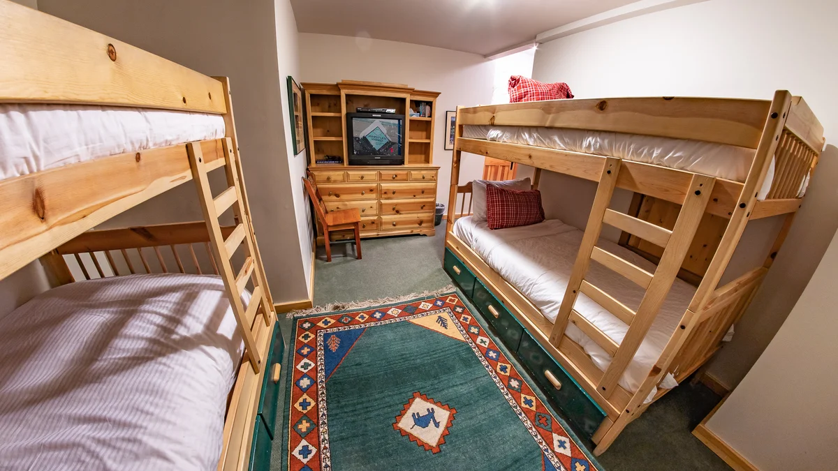 Bedroom 5 - 2 x Twin Bunk Beds