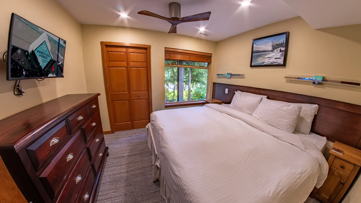 Bedroom 4 - King or Two Twins