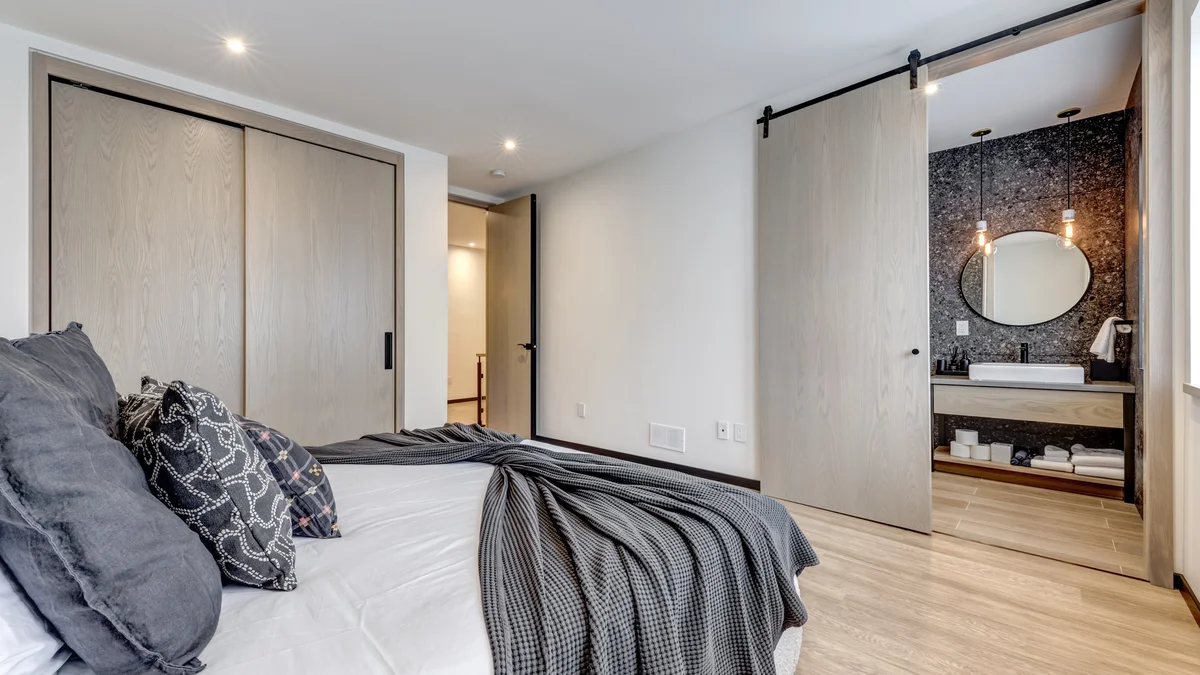 Bedroom 1: King