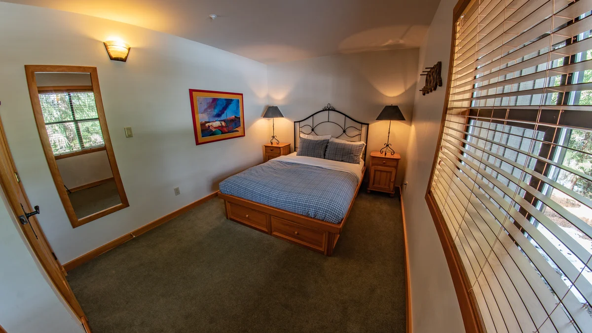 Bedroom 3 - Queen