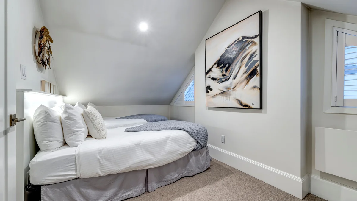 Bedroom 2 - 2 Twins or King
