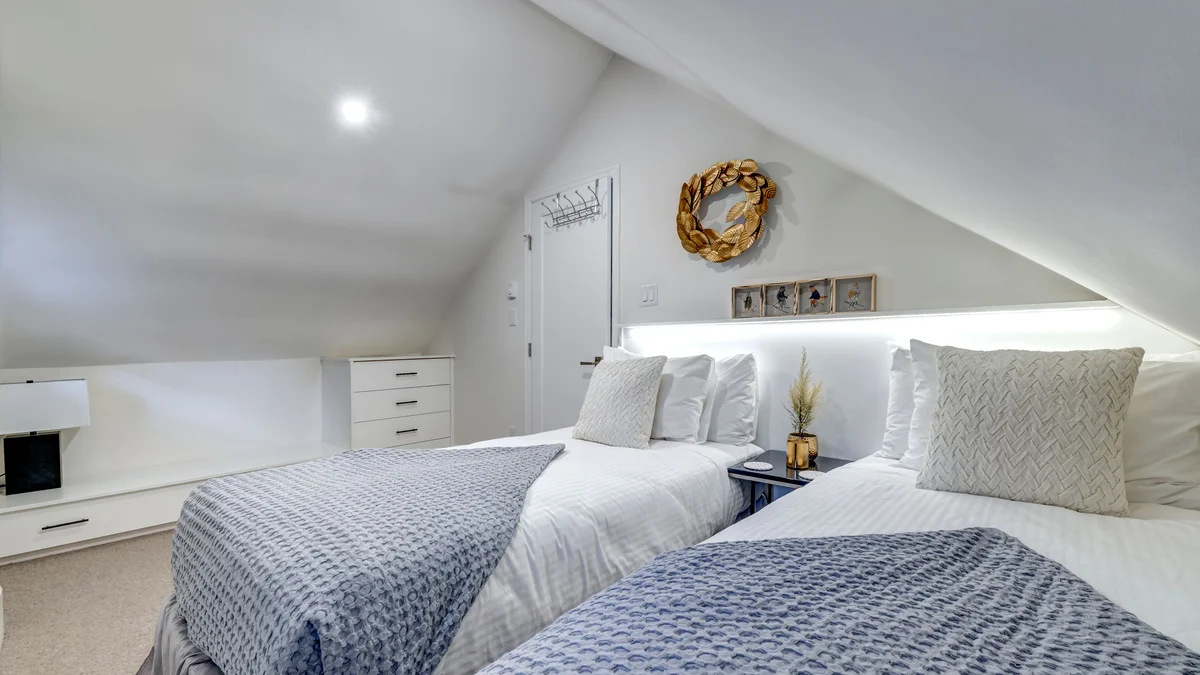 Bedroom 2 - 2 Twins or King