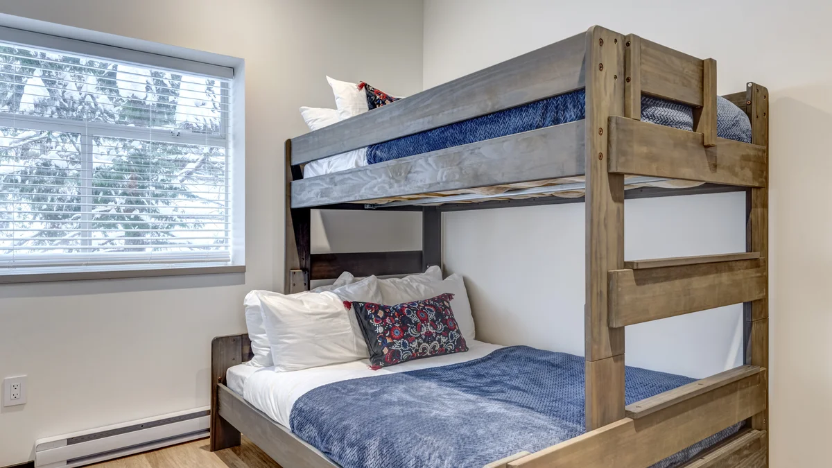 Bedroom 3: Bunk, double on bottom