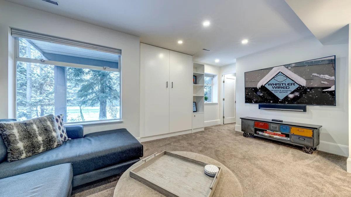 Den - Queen Murphy Bed