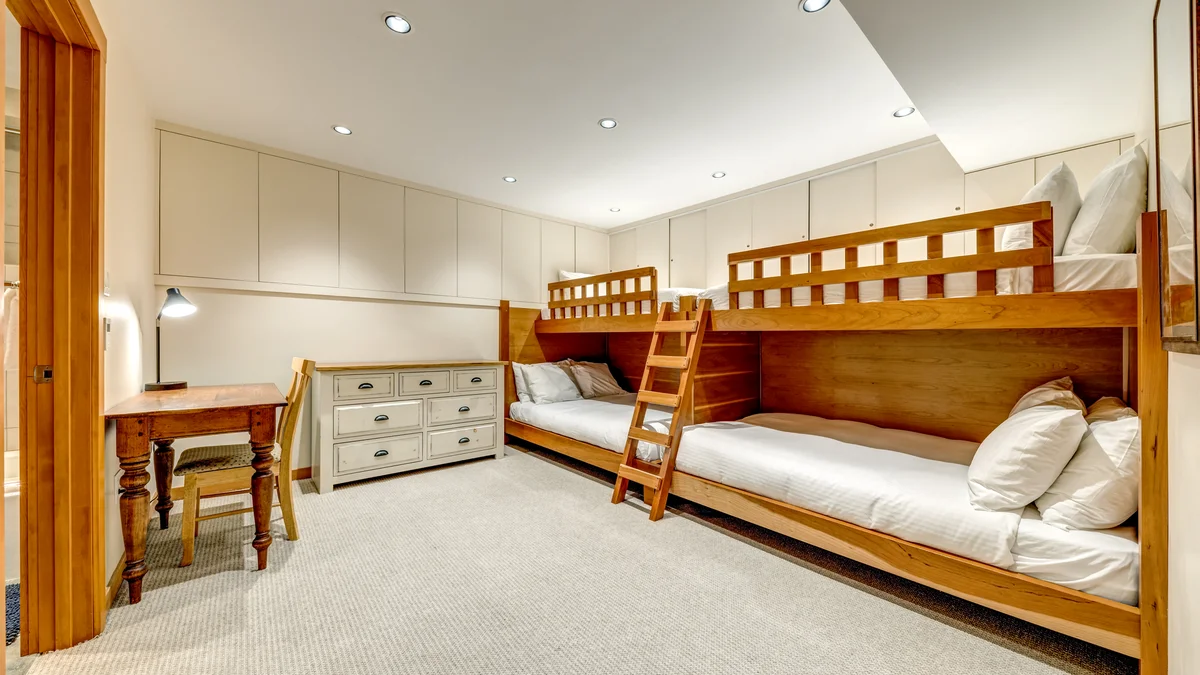 Bedroom 5: 2 x Double Bunks
