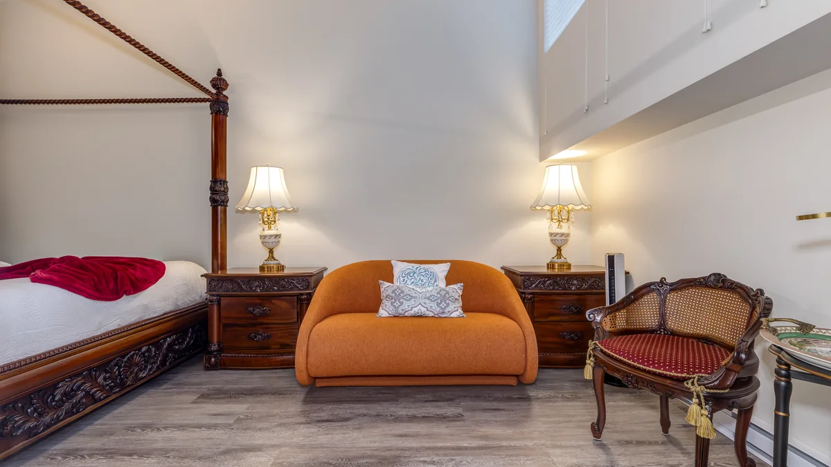 Bedroom 1: King, with 1 Queen Sofa Bed