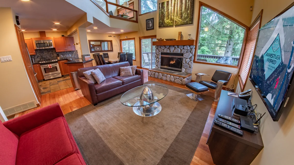 SC#4 - Spacious Living Room