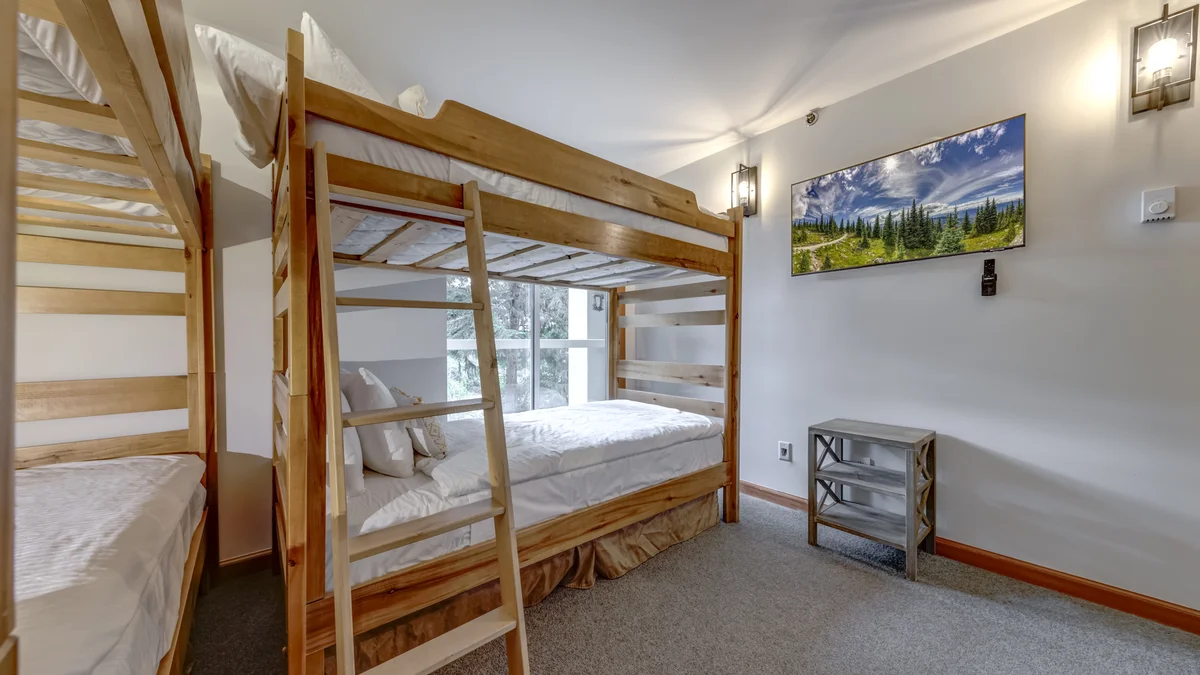 Bedroom 3 Twins x 4 (Bunk Beds)