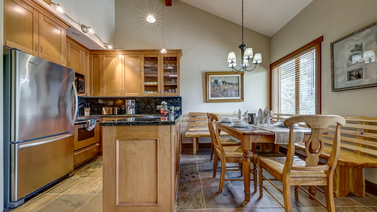 Kitchen & Dining Area