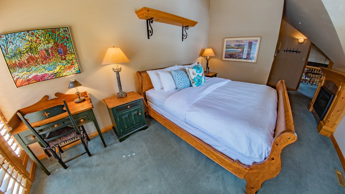 Bedroom 1 - King