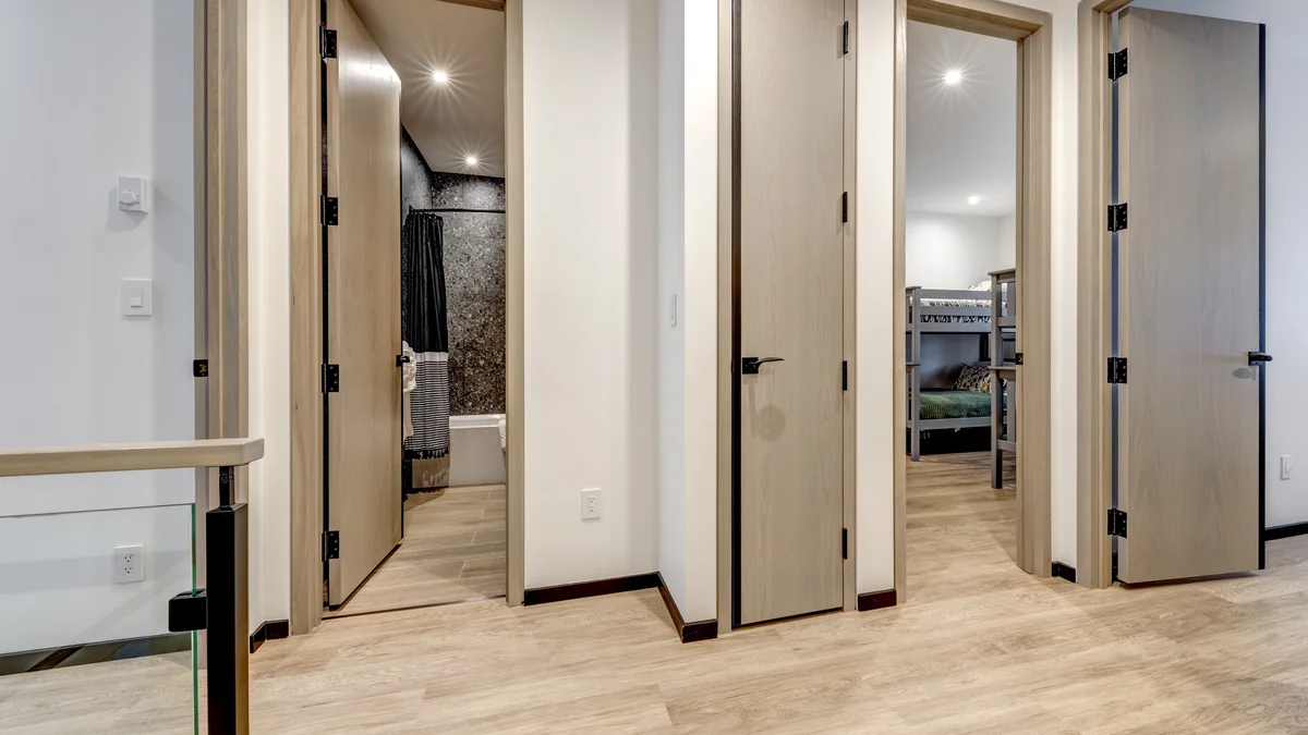 Mid level hallway