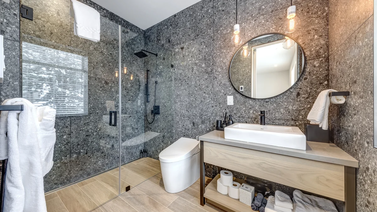 Bedroom 1: Ensuite