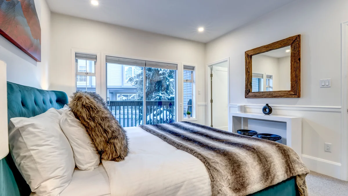 Bedroom 1 - King