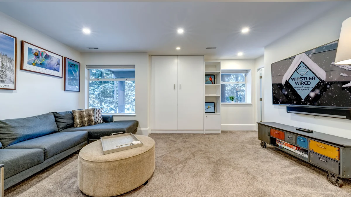 Den - Queen Murphy Bed