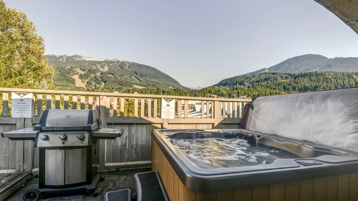 Private Hot Tub + BBQ